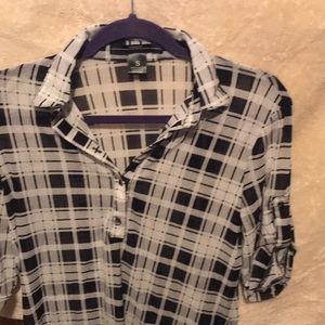 Woman’s blouse top black and white 3/4 sleeve